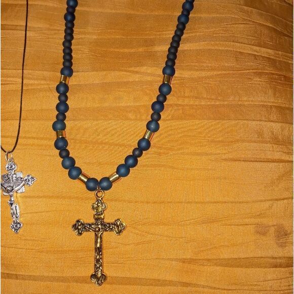 2 cross Necklaces - Picture 3 of 5